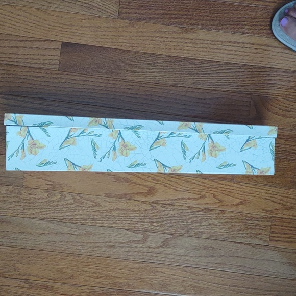 Asquith & Somerset drawer liner. freesia pattern - Picture 4 of 8